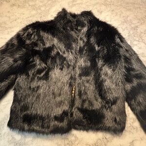 black furbulous fluffy coat 🖤